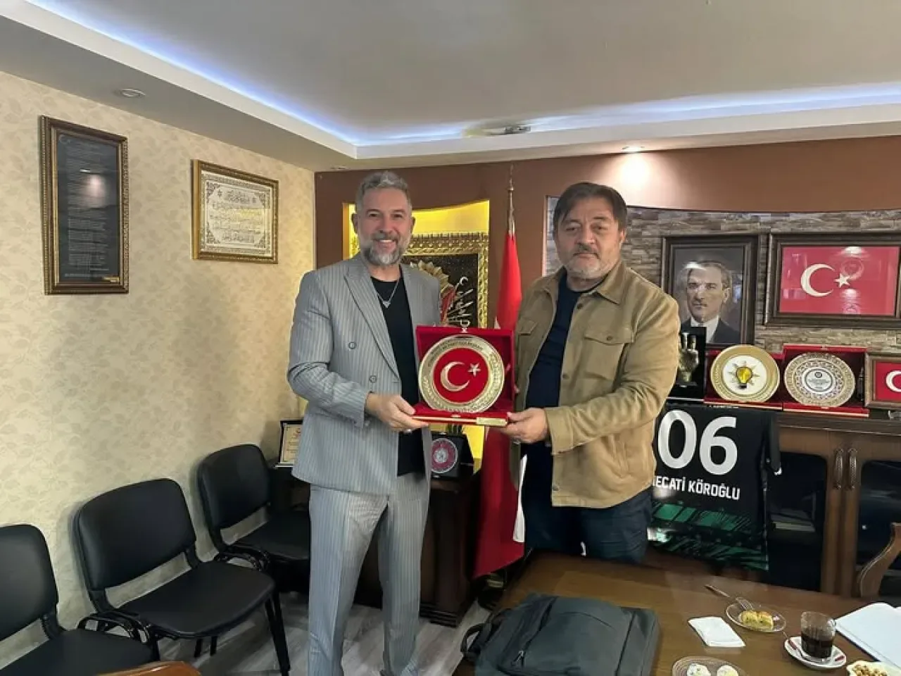 Erkan AFŞAR ve Kadir DAĞ'dan Etimesgut AK Parti İlçe Başkanı Korunoğlu'na Ziyaret Erkan AFŞAR ve Kadir DAĞ'dan Etimesgut AK Parti İlçe Başkanı Korunoğlu'na Ziyaret