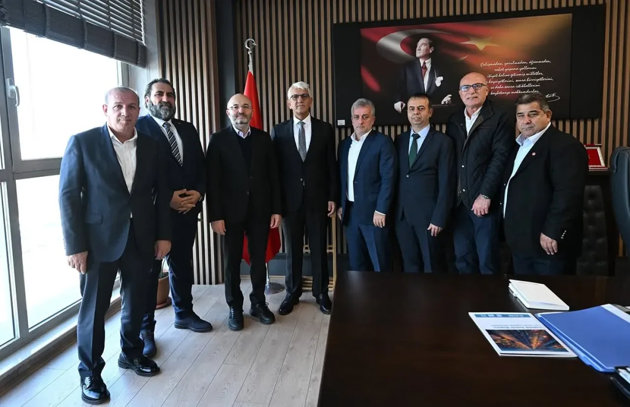 Bursa Ticaret ve Sanayi Odası'ndan Gümrük Müdürü Bayraktar'a Hayırlı Olsun Ziyareti Bursa Ticaret ve Sanayi Odası'ndan Gümrük Müdürü Bayraktar'a Hayırlı Olsun Ziyareti