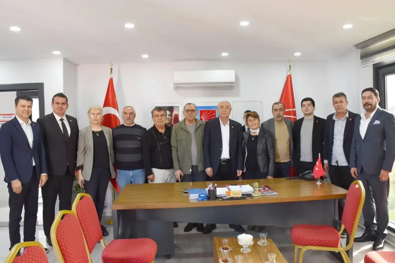 Alevi Kültür Dernekleri Temsilcilerinden CHP Antalya İl Başkanlığı'na Ziyaret Alevi Kültür Dernekleri Temsilcilerinden CHP Antalya İl Başkanlığı'na Ziyaret