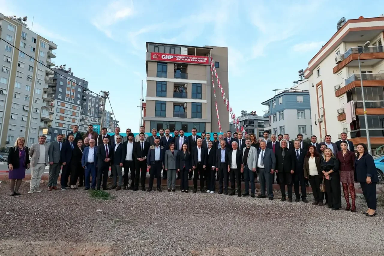 CHP Antalya İl Başkanı Kamacı'ya Ziyaret: "Birlikte Aydınlığa Ulaşacağız" CHP Antalya İl Başkanı Kamacı'ya Ziyaret: "Birlikte Aydınlığa Ulaşacağız"
