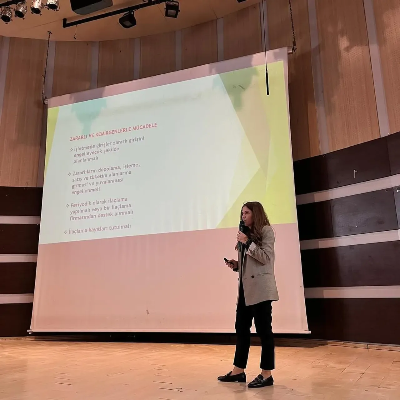 Büyükçekmece'de Okul Kantin ve Yemekhaneleri Çalışanlarına Hijyen Eğitimi Büyükçekmece'de Okul Kantin ve Yemekhaneleri Çalışanlarına Hijyen Eğitimi