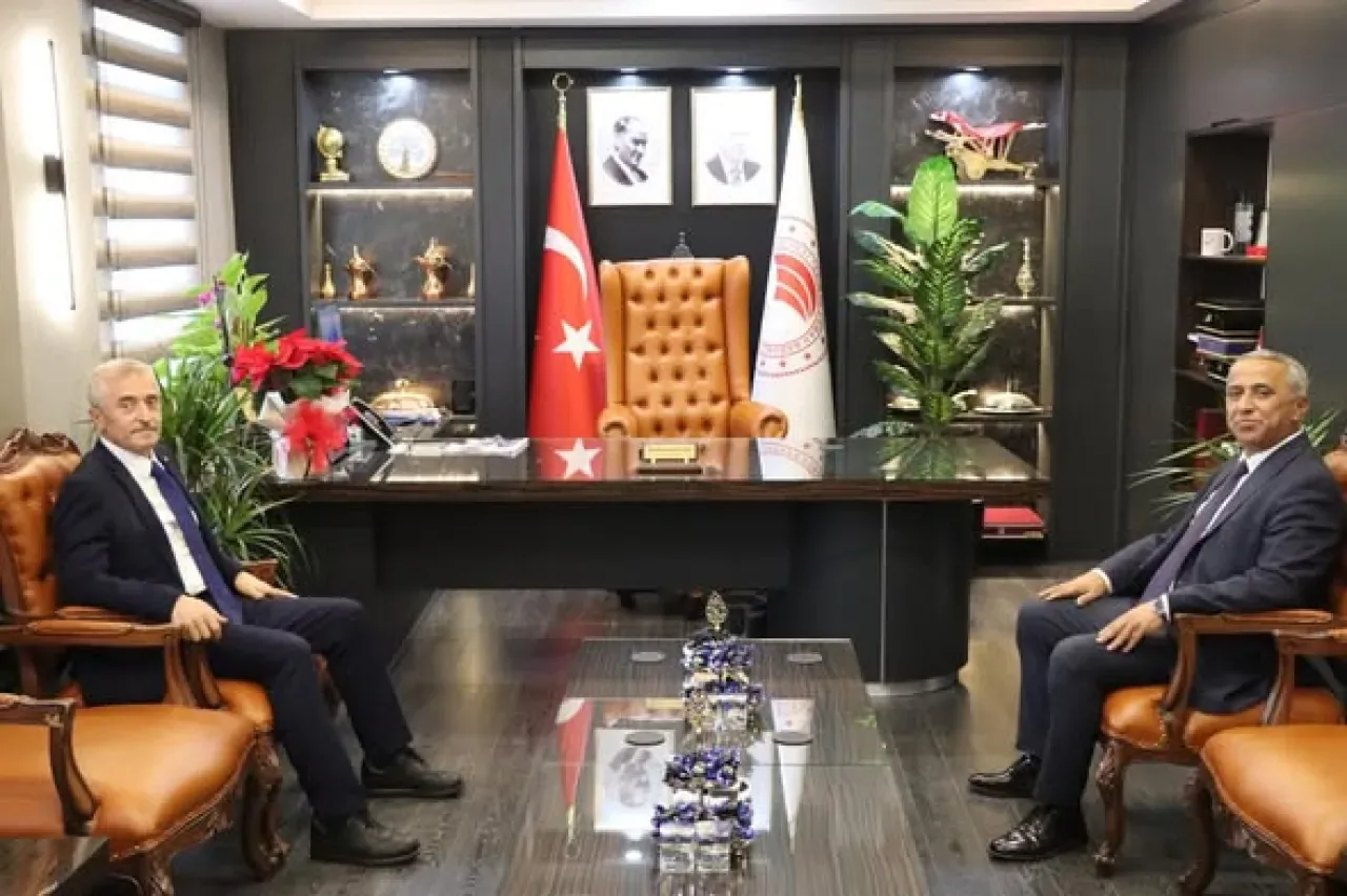 Şahinbey Belediye Başkanı, Gaziantep İl Tarım Müdürlüğü'nü Ziyaret Etti Şahinbey Belediye Başkanı, Gaziantep İl Tarım Müdürlüğü'nü Ziyaret Etti