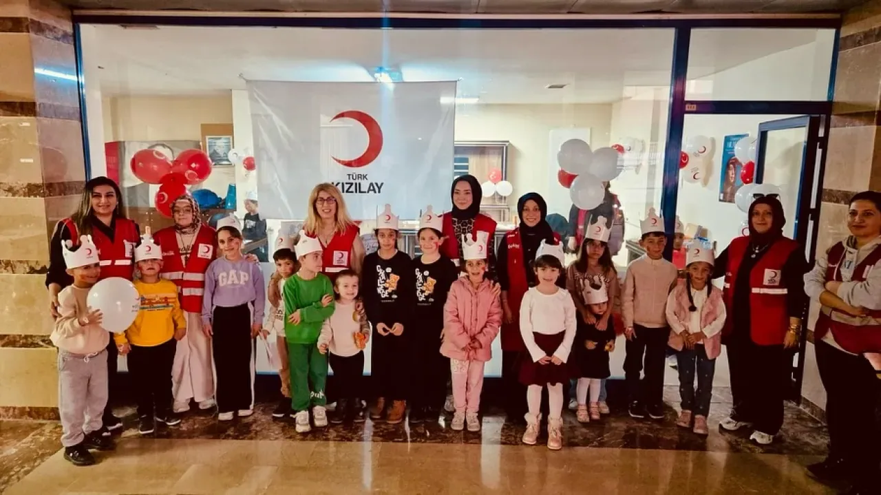 Türk Kızılay Silivri, Anneler ve Çocuklar İçin Öğretici ve Eğlenceli Bir Etkinlik Düzenledi Türk Kızılay Silivri, Anneler ve Çocuklar İçin Öğretici ve Eğlenceli Bir Etkinlik Düzenledi