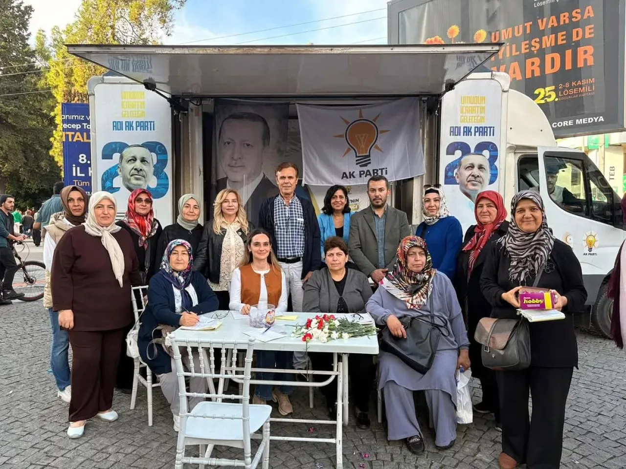 AK Parti Muratpaşa'da Yeni Üye Kazanımı İçin Stand Çalışması Yaptı AK Parti Muratpaşa'da Yeni Üye Kazanımı İçin Stand Çalışması Yaptı