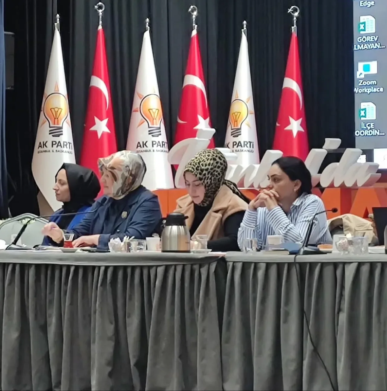 AK Parti İstanbul Kadın Kolları Ataşehir'de Teşkilat Toplantısı Gerçekleştirdi AK Parti İstanbul Kadın Kolları Ataşehir'de Teşkilat Toplantısı Gerçekleştirdi
