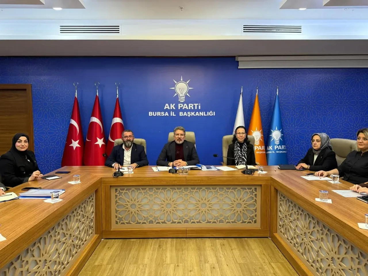 AK Parti Bursa'da 17 İlçe Birim Başkanları Toplantısı Gerçekleştirildi AK Parti Bursa'da 17 İlçe Birim Başkanları Toplantısı Gerçekleştirildi