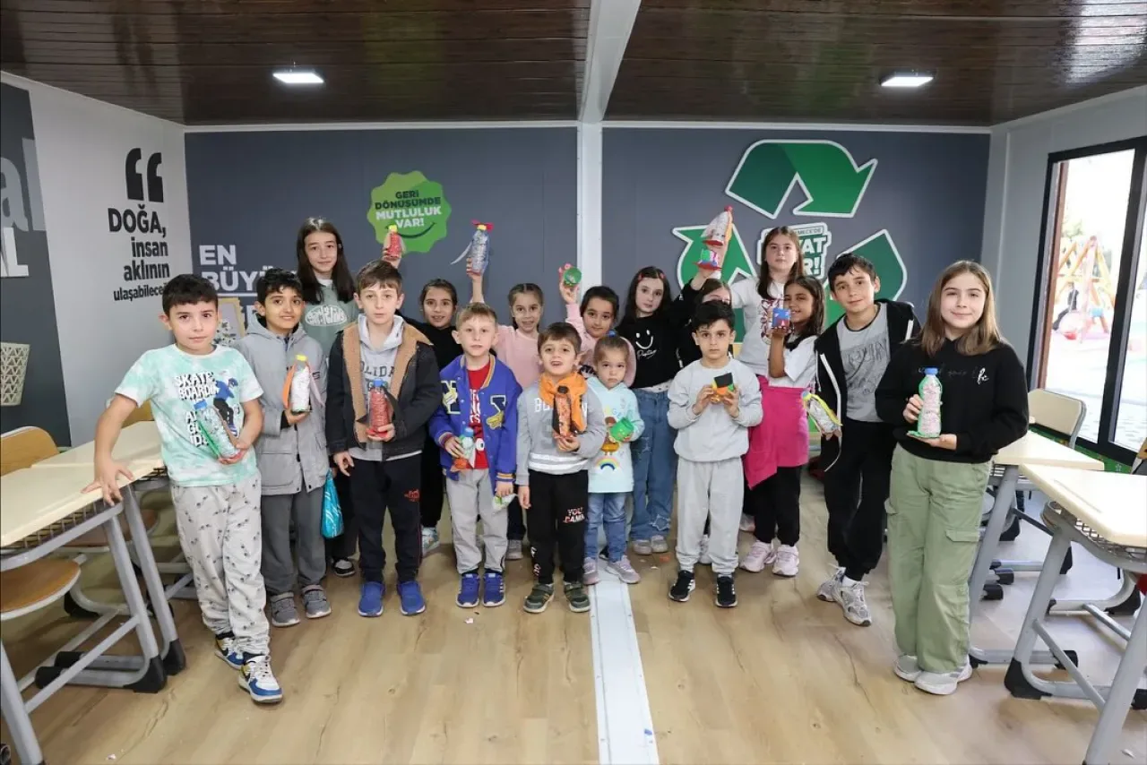 Küçükçekmece'de Çocuklarla Sıfır Atık ve Geri Dönüşüm Atölyeleri Küçükçekmece'de Çocuklarla Sıfır Atık ve Geri Dönüşüm Atölyeleri