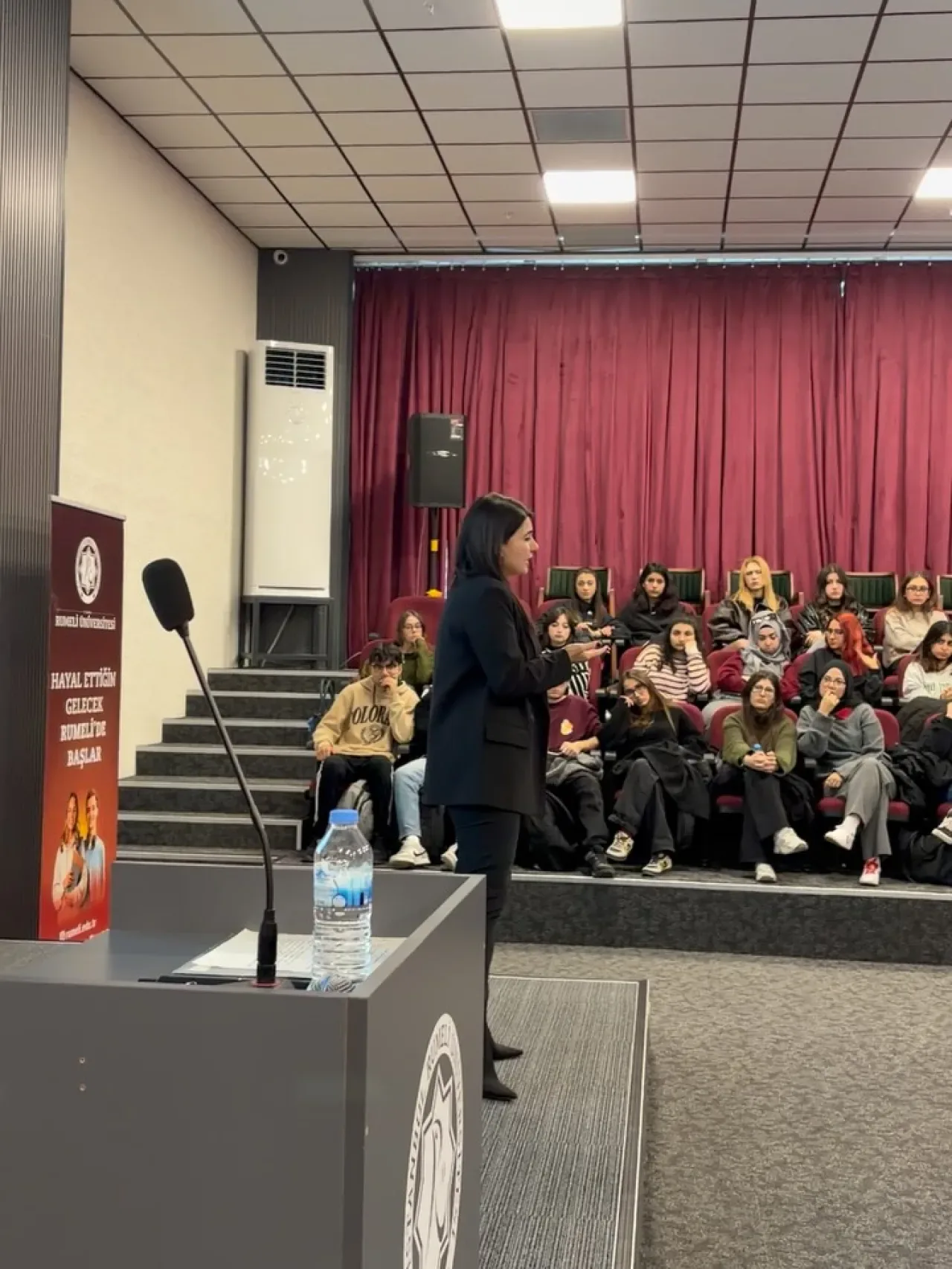 Rüyaların Psikoterapideki Rolü İstanbul Rumeli Üniversitesi'nde Masaya Yatırıldı Rüyaların Psikoterapideki Rolü İstanbul Rumeli Üniversitesi'nde Masaya Yatırıldı