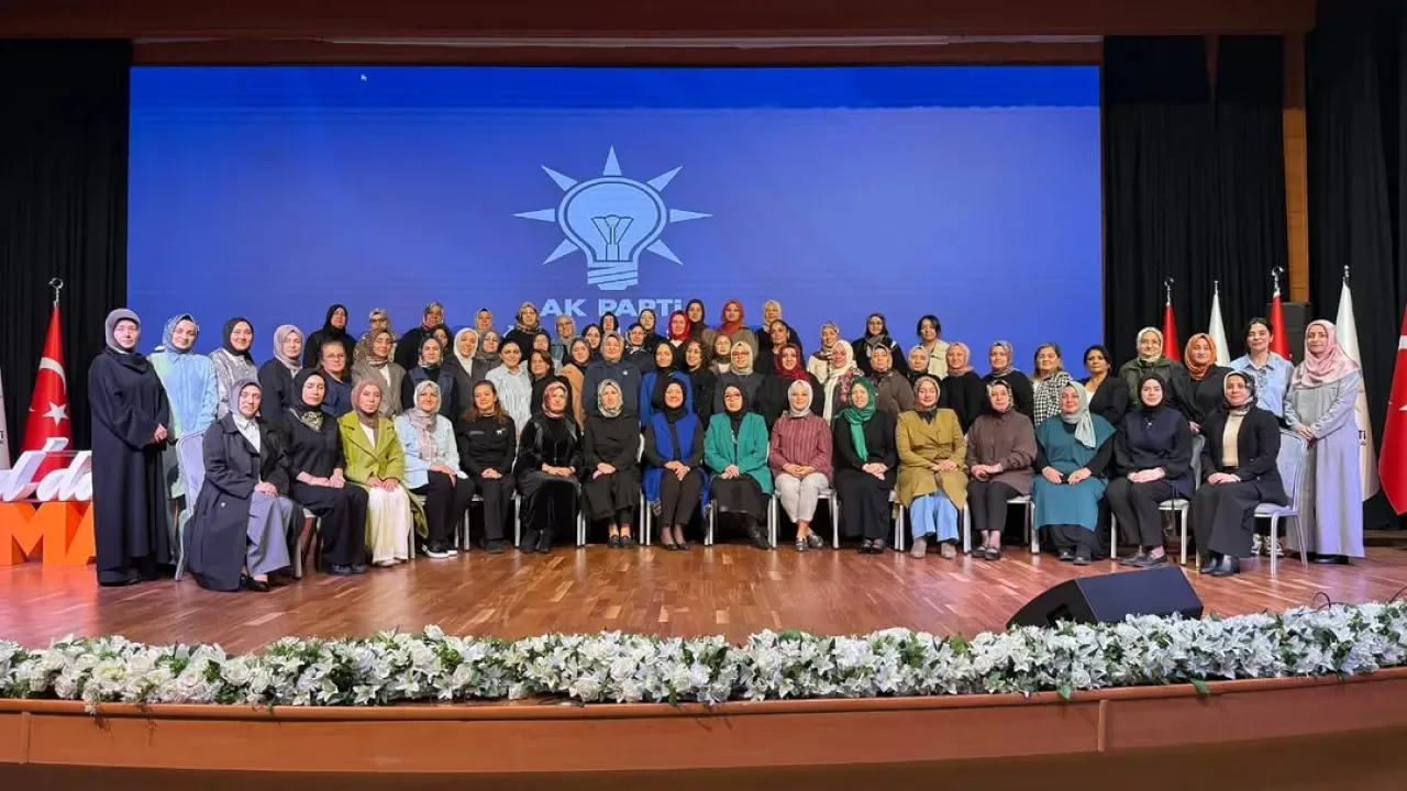 AK Parti Kadın Kollarından İl Teşkilat ve Sekreterya Birim Toplantısı AK Parti Kadın Kollarından İl Teşkilat ve Sekreterya Birim Toplantısı