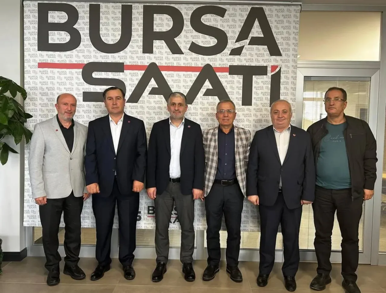 Saadet Partisi Bursa İl Başkanı Hamza Gürsel, Bursa Saati Haber Merkezi'ni Ziyaret Etti Saadet Partisi Bursa İl Başkanı Hamza Gürsel, Bursa Saati Haber Merkezi'ni Ziyaret Etti