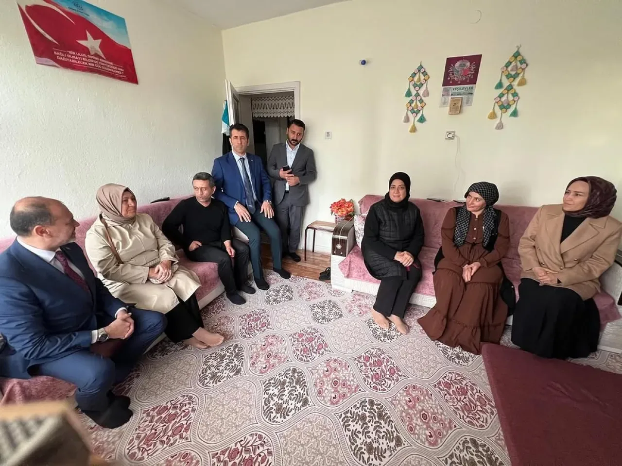 AK Parti Yenimahalle İlçe Teşkilatı Aile Ziyaretleri ile Gönüllere Dokunuyor AK Parti Yenimahalle İlçe Teşkilatı Aile Ziyaretleri ile Gönüllere Dokunuyor