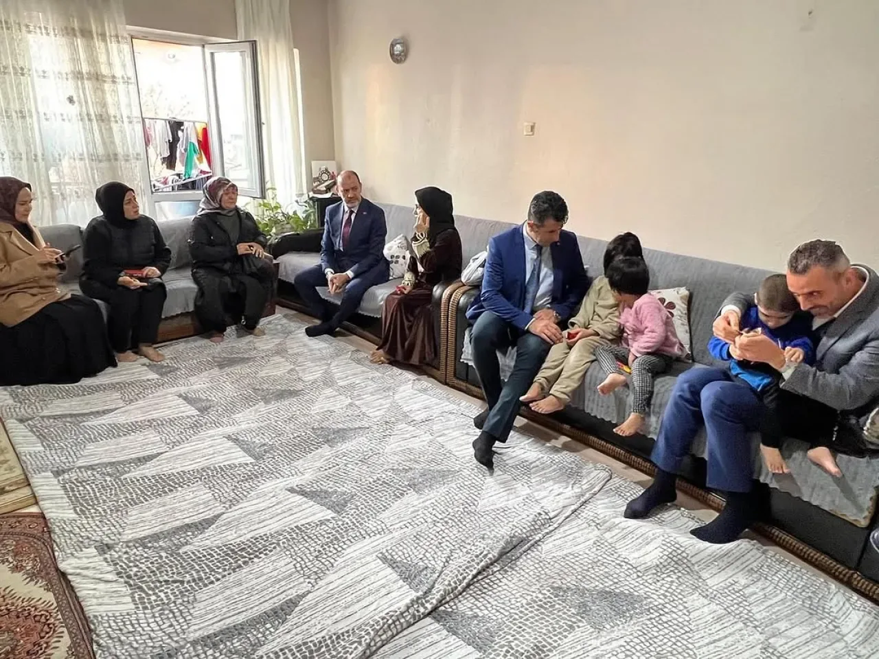 AK Parti Yenimahalle İlçe Teşkilatı Aile Ziyaretlerinde Buluştu AK Parti Yenimahalle İlçe Teşkilatı Aile Ziyaretlerinde Buluştu