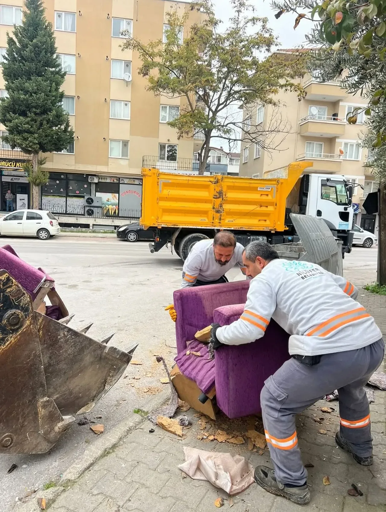 Bursa Nilüfer'de Büyük Hacimli Atıklar İçin Randevulu Toplama Sistemi Bursa Nilüfer'de Büyük Hacimli Atıklar İçin Randevulu Toplama Sistemi