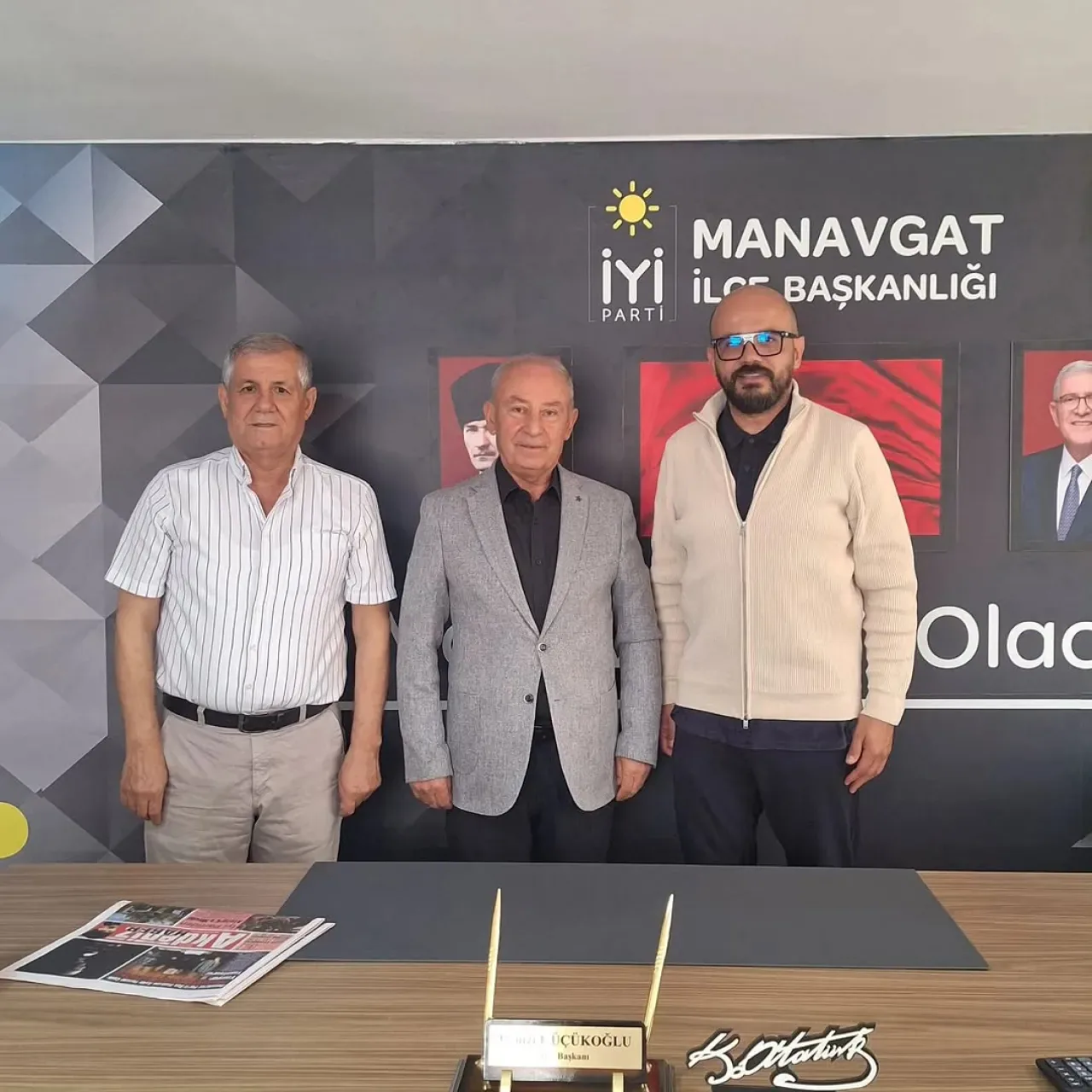 İYİ Parti Manavgat'ında Yeni İlçe Başkanına Hayırlı Olsun Ziyareti İYİ Parti Manavgat'ında Yeni İlçe Başkanına Hayırlı Olsun Ziyareti