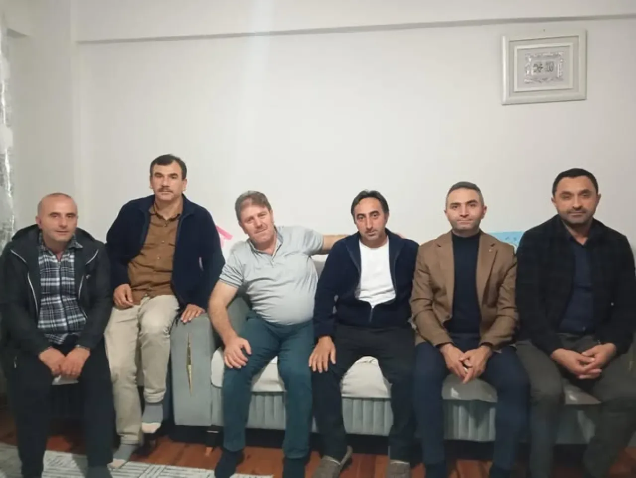 AK Parti Arnavutköy İlçe Teşkilatı, Ameliyatlı Üyeyi Evinde Ziyaret Etti AK Parti Arnavutköy İlçe Teşkilatı, Ameliyatlı Üyeyi Evinde Ziyaret Etti
