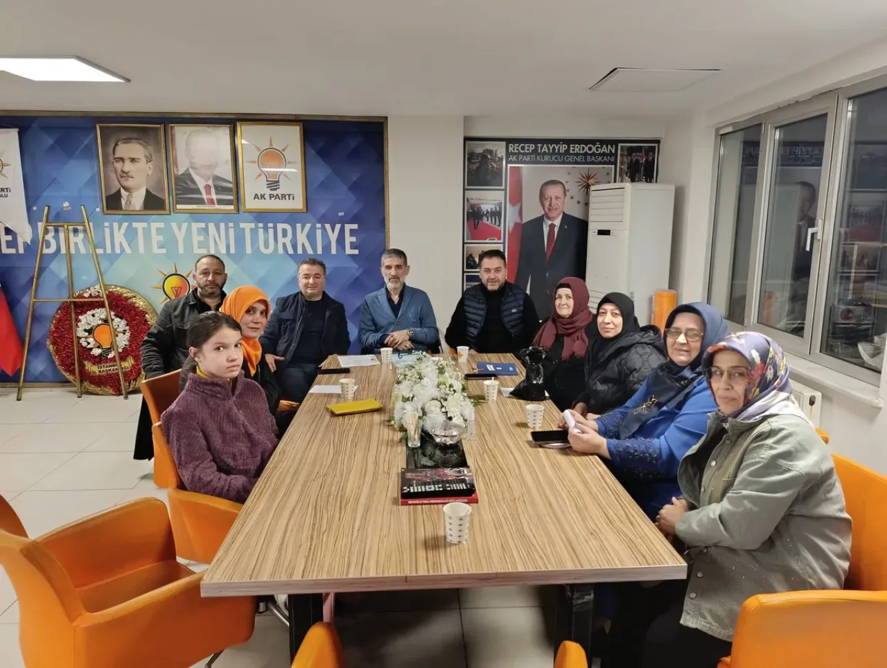 AK Parti Beyoğlu İlçe Teşkilatı, Küçükpiyale Mahalle Yönetim Kurulu Toplantısını Gerçekleştirdi AK Parti Beyoğlu İlçe Teşkilatı, Küçükpiyale Mahalle Yönetim Kurulu Toplantısını Gerçekleştirdi