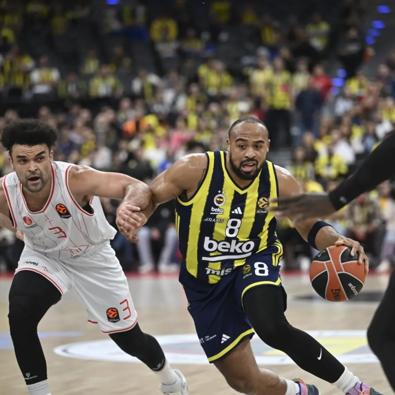 Fenerbahçe Beko, Hapoel Tel Aviv'i Mağlup Etti Fenerbahçe Beko, Hapoel Tel Aviv'i Mağlup Etti