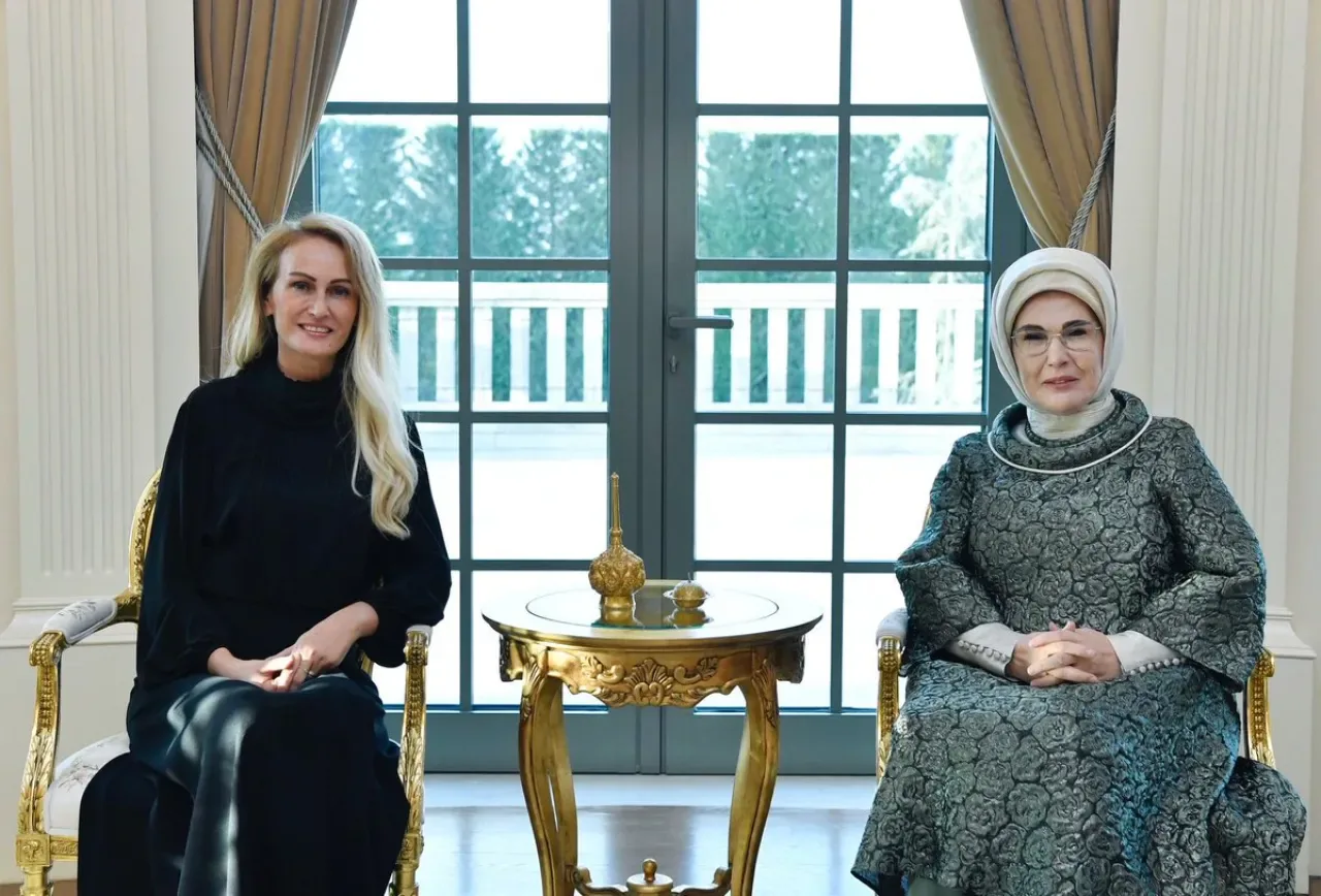 Emine Erdoğan, KKTC Cumhurbaşkanı'nın Eşi Nilden Bektaş Erhürman ile Bir Araya Geldi Emine Erdoğan, KKTC Cumhurbaşkanı'nın Eşi Nilden Bektaş Erhürman ile Bir Araya Geldi