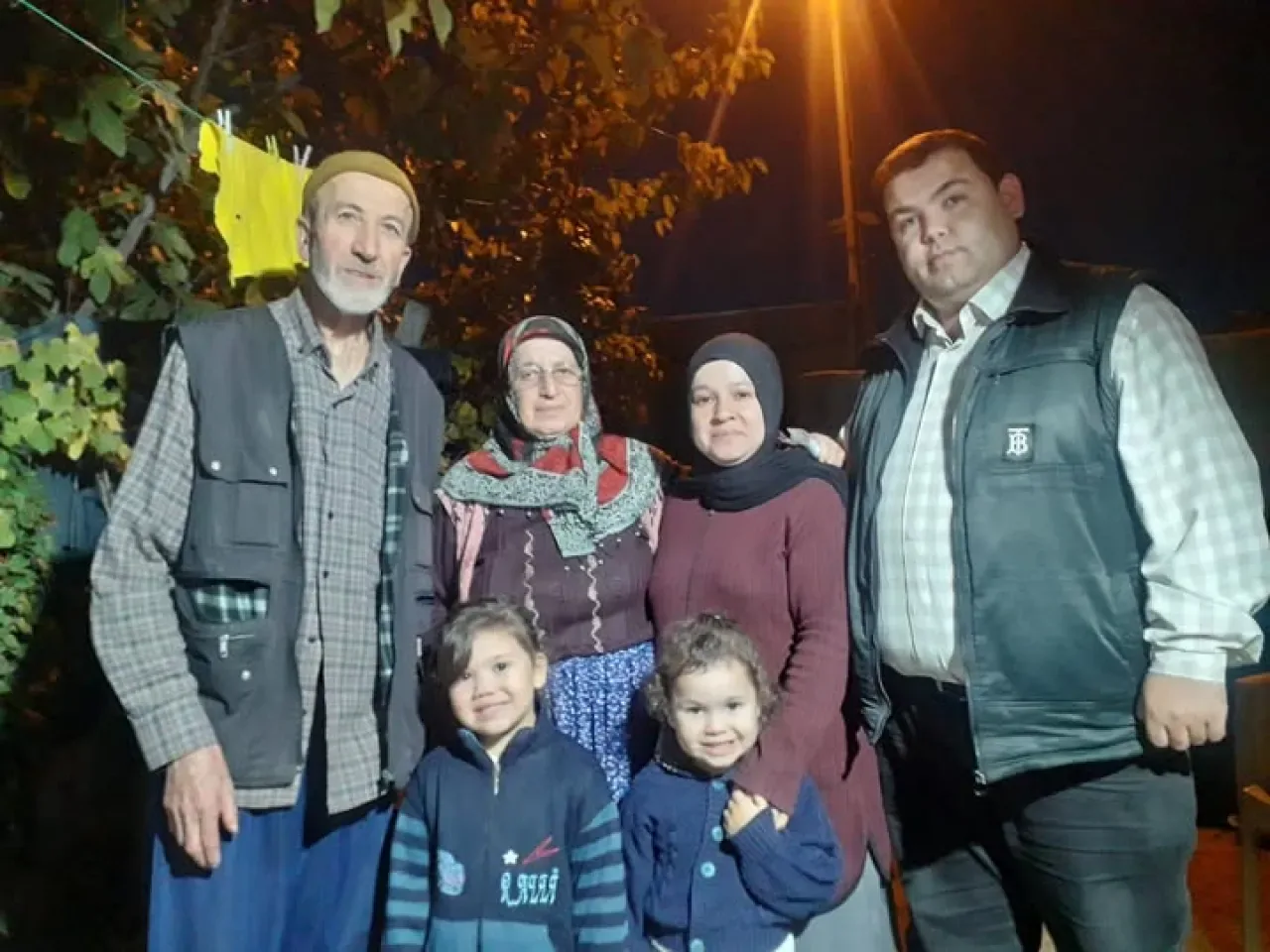 AK Parti Arnavutköy İlçe Başkanlığı Üyesi Mesut Yiğit, Fatih Mahallesi'nde Hane Ziyareti Gerçekleştirdi AK Parti Arnavutköy İlçe Başkanlığı Üyesi Mesut Yiğit, Fatih Mahallesi'nde Hane Ziyareti Gerçekleştirdi