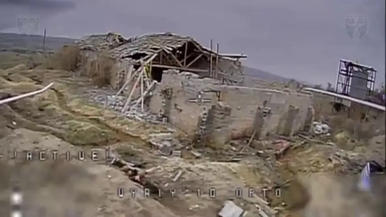 Ukrayna'ya Ait FPV Kamikaze İHA'lardan Rus Unsurlarına Hücum Ukrayna'ya Ait FPV Kamikaze İHA'lardan Rus Unsurlarına Hücum