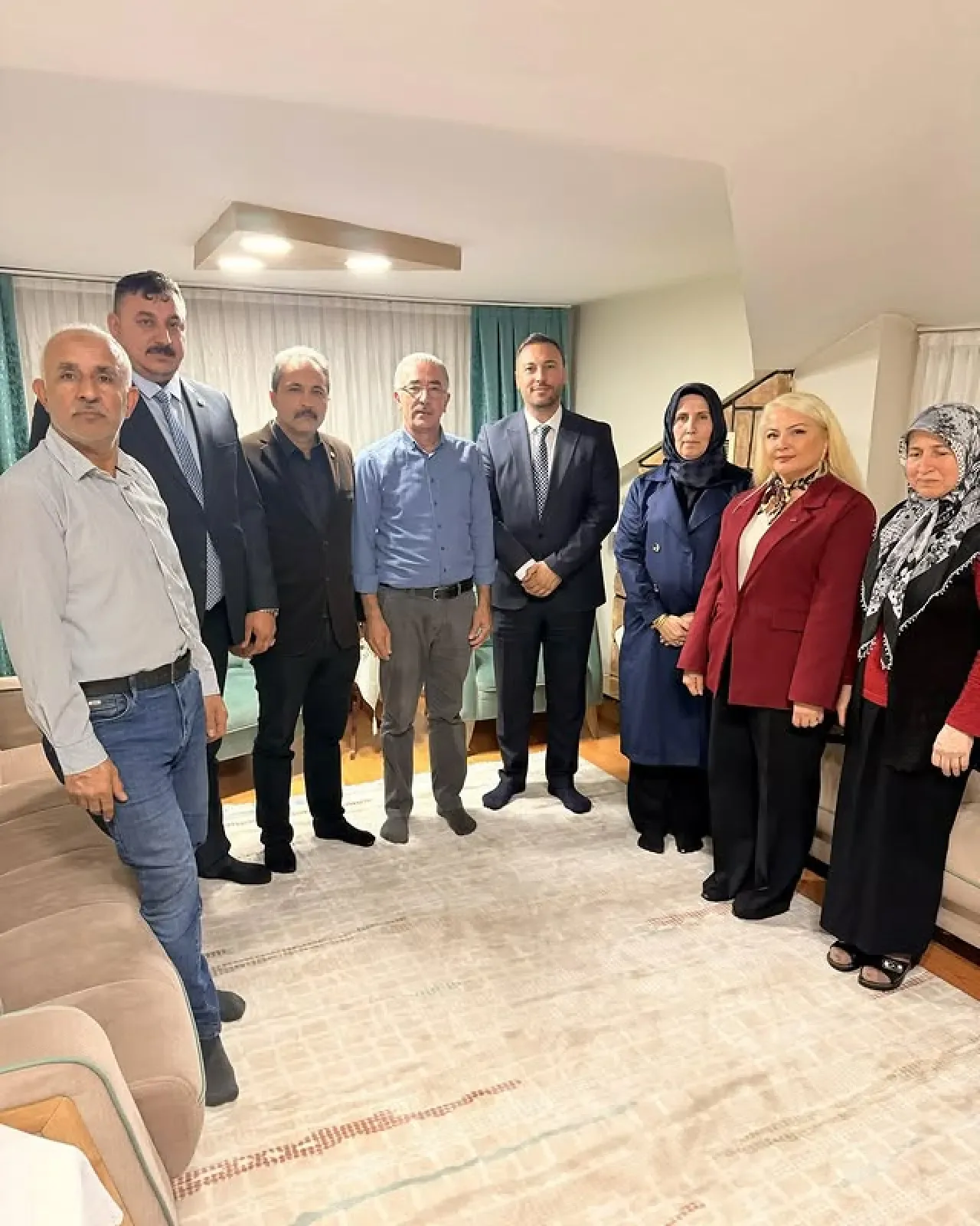 MHP Pendik İlçe Başkanı, Güzelyalı Mahallesi'nde Vatandaş Ziyareti Gerçekleştirdi MHP Pendik İlçe Başkanı, Güzelyalı Mahallesi'nde Vatandaş Ziyareti Gerçekleştirdi