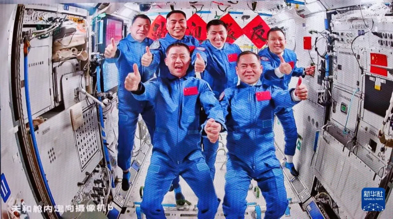 Çin, Shenzhou 20 Mürettebatını Dünyaya Getirecek Çin, Shenzhou 20 Mürettebatını Dünyaya Getirecek