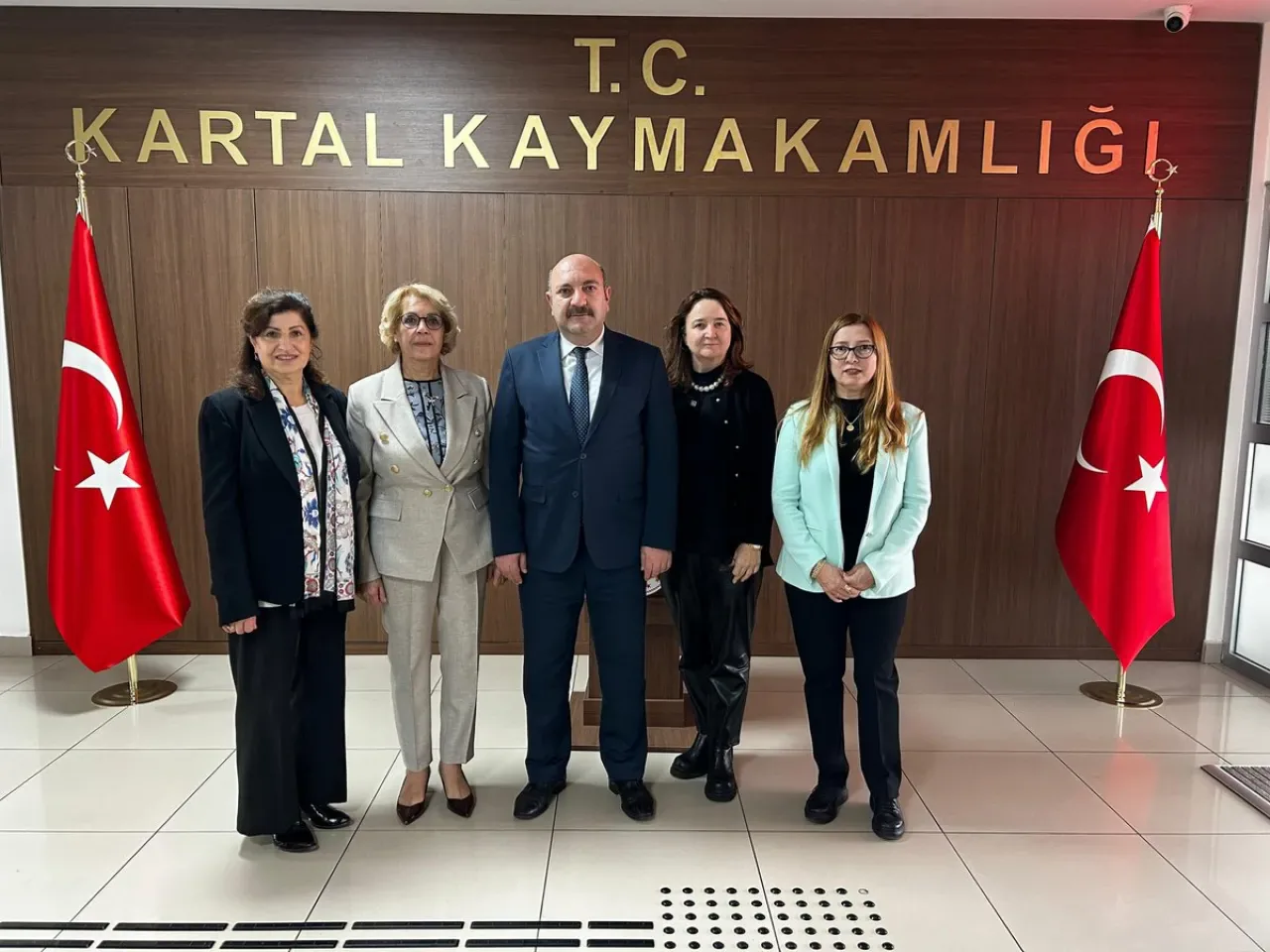 29 Ekim Kadınları Derneği Kartal'da Kaymakam Ziyareti Gerçekleştirdi 29 Ekim Kadınları Derneği Kartal'da Kaymakam Ziyareti Gerçekleştirdi