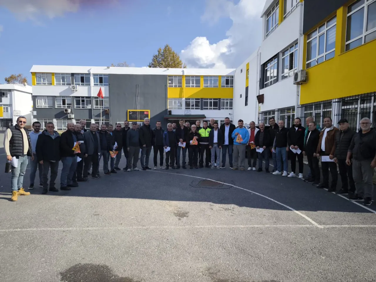 Beykoz'da Okul Servis Şoförleri ve Rehber Personel İçin Trafik Eğitimi Beykoz'da Okul Servis Şoförleri ve Rehber Personel İçin Trafik Eğitimi