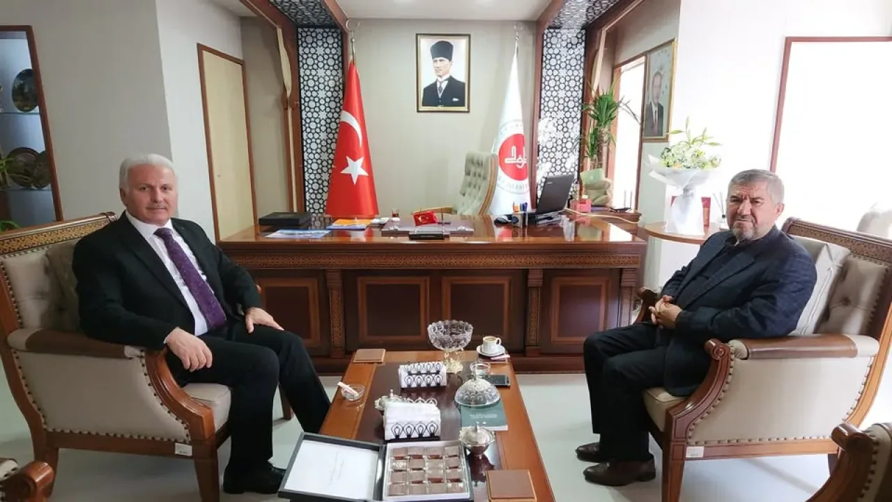 Antalya İl Müftüsü Aydın Yığman, Emekli Müftü Osman Artan'ı Makamında Ağırladı Antalya İl Müftüsü Aydın Yığman, Emekli Müftü Osman Artan'ı Makamında Ağırladı