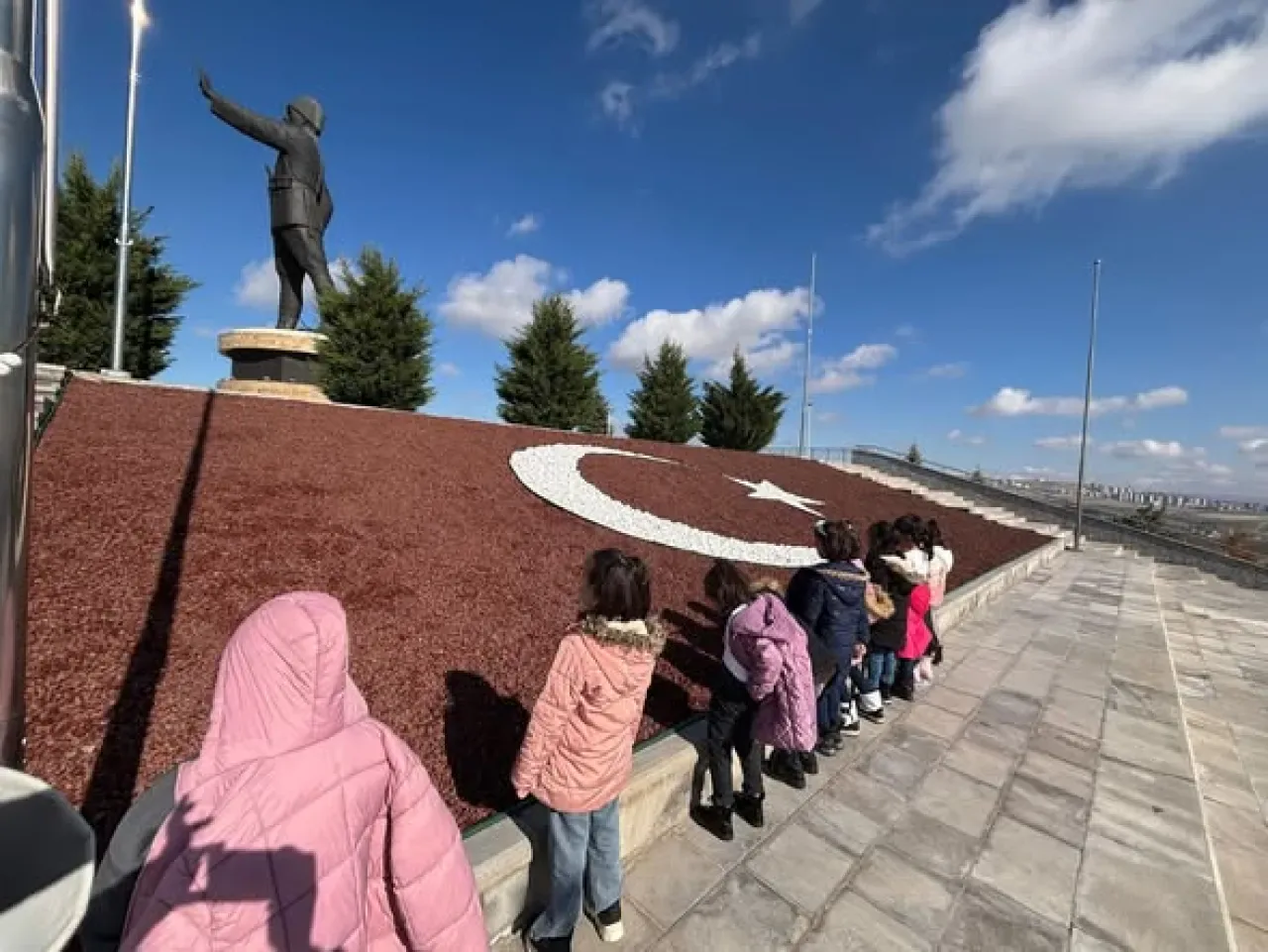 Bursa'da Çocuklar Tarih ve Bilimle Dolu Bir Ankara Gezisi Gerçekleştirdi Bursa'da Çocuklar Tarih ve Bilimle Dolu Bir Ankara Gezisi Gerçekleştirdi
