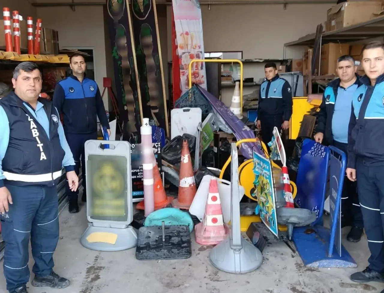 Karacabey'de Kaldırım ve Yol İşgalleri Kapsamlı Operasyonla Son Buluyor Karacabey'de Kaldırım ve Yol İşgalleri Kapsamlı Operasyonla Son Buluyor