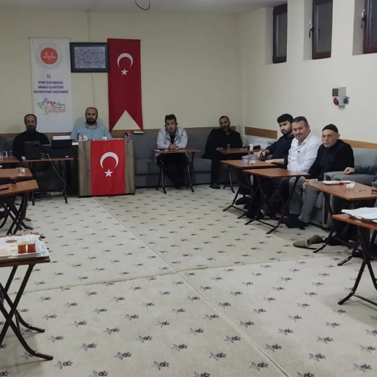Bursa'da Gençlerle Manevi Sohbet Buluşmaları Başladı Bursa'da Gençlerle Manevi Sohbet Buluşmaları Başladı