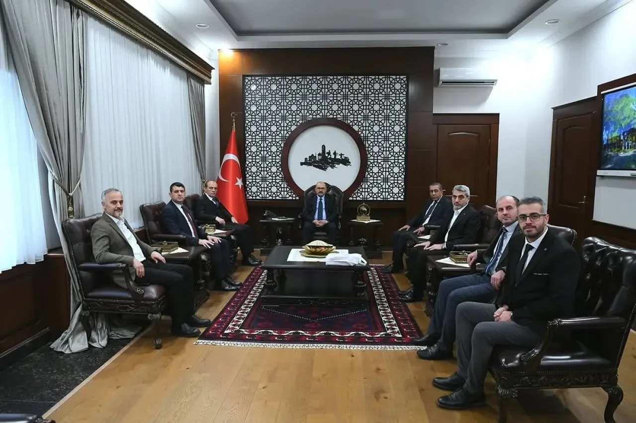 Büro Memur Sen Başkanı Yusuf Yazgan, Balıkesir Valisi İsmail Ustaoğlu'nu Ziyaret Etti Büro Memur Sen Başkanı Yusuf Yazgan, Balıkesir Valisi İsmail Ustaoğlu'nu Ziyaret Etti