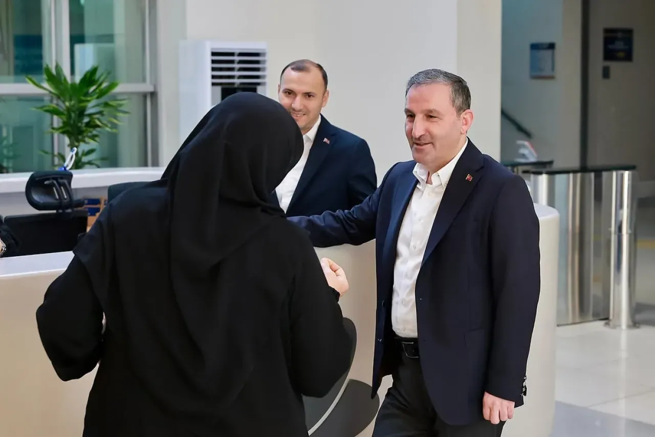 İstanbul Sultanbeyli Belediye Başkanı Ali Tombaş, Vatandaşlarla Kapıda Hasbihal Etti İstanbul Sultanbeyli Belediye Başkanı Ali Tombaş, Vatandaşlarla Kapıda Hasbihal Etti