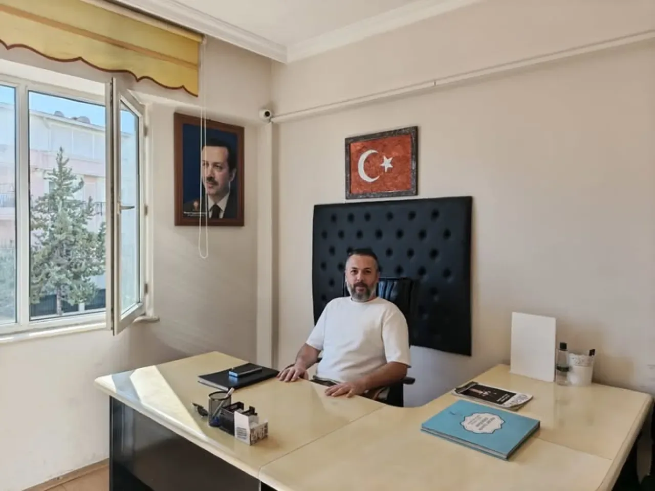 AK Parti Konyaaltı Teşkilatı Vatandaşları Çay İkramıyla Ağırlıyor AK Parti Konyaaltı Teşkilatı Vatandaşları Çay İkramıyla Ağırlıyor