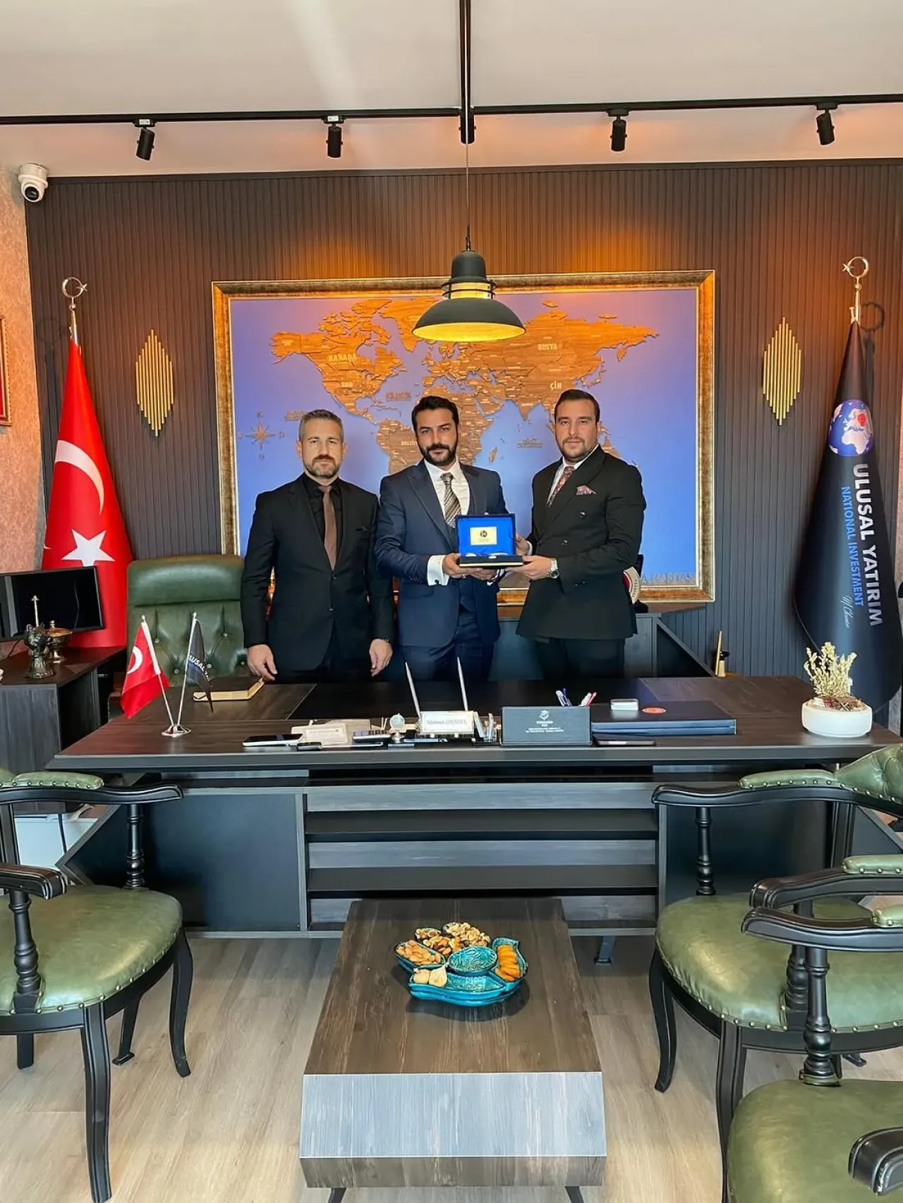 MHP Gölbaşı İlçe Başkanı Abdurrahman Özçelik, Ulusal Yatırım Ofisi'ni Ziyaret Etti MHP Gölbaşı İlçe Başkanı Abdurrahman Özçelik, Ulusal Yatırım Ofisi'ni Ziyaret Etti