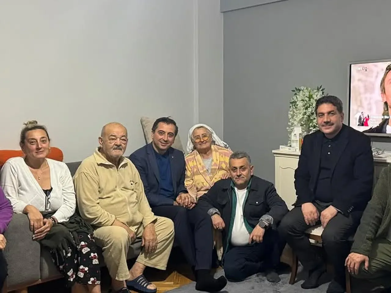 AK Parti Şişli İlçe Başkanı Serkan Polat, Yayla Mahallesi'nde Aile Ziyareti Gerçekleştirdi AK Parti Şişli İlçe Başkanı Serkan Polat, Yayla Mahallesi'nde Aile Ziyareti Gerçekleştirdi