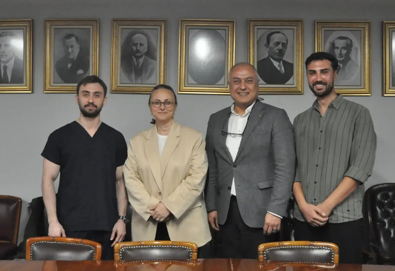 İstanbul Üniversitesi Diş Hekimliği Fakültesi'nde Yeni Araştırma Görevlisi Temsilcisi Atakan Karaatlı İstanbul Üniversitesi Diş Hekimliği Fakültesi'nde Yeni Araştırma Görevlisi Temsilcisi Atakan Karaatlı
