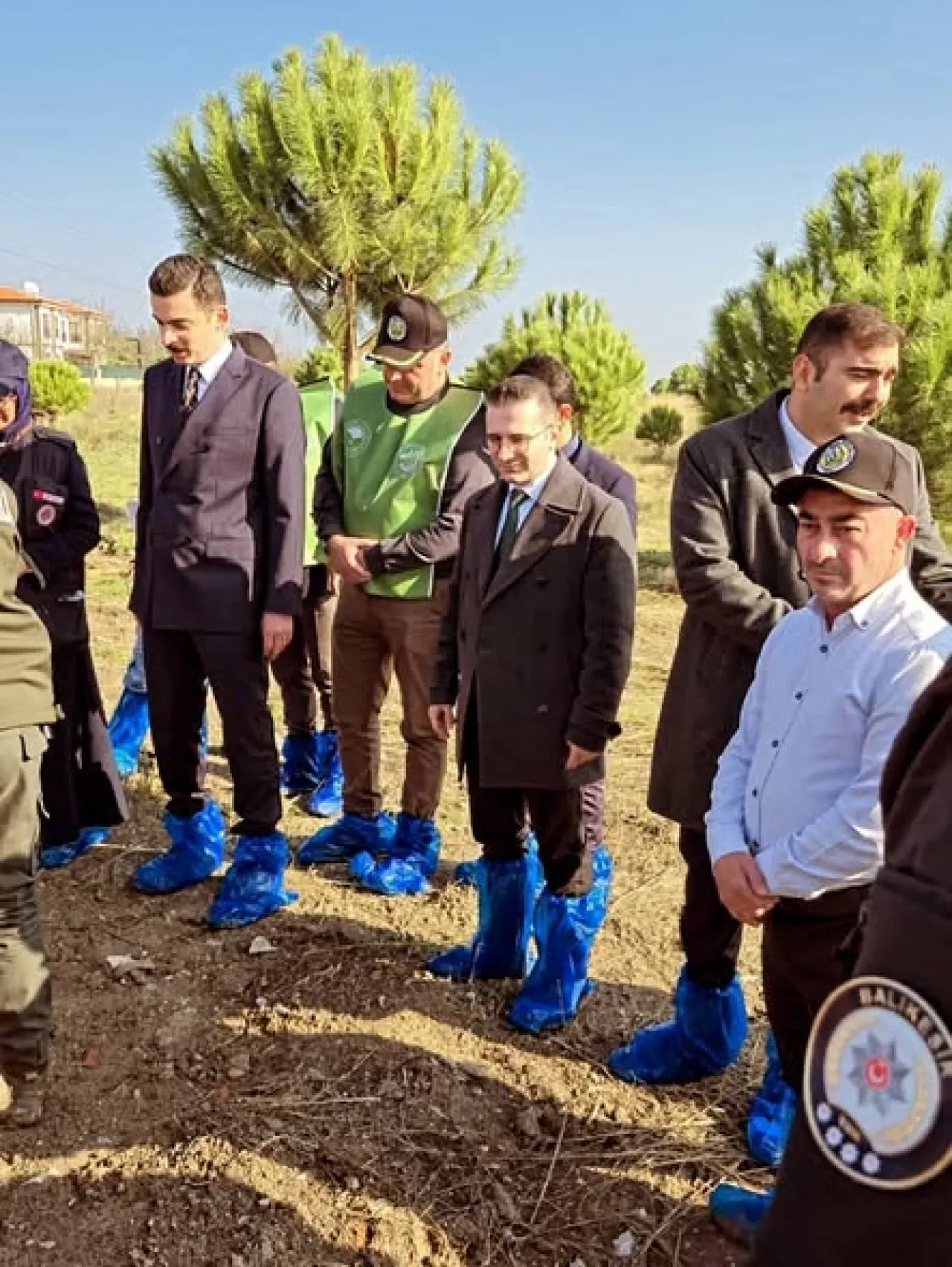Manyas'ta Milli Ağaçlandırma Günü Coşkusu: Yüzlerce Fidan Toprakla Buluştu Manyas'ta Milli Ağaçlandırma Günü Coşkusu: Yüzlerce Fidan Toprakla Buluştu