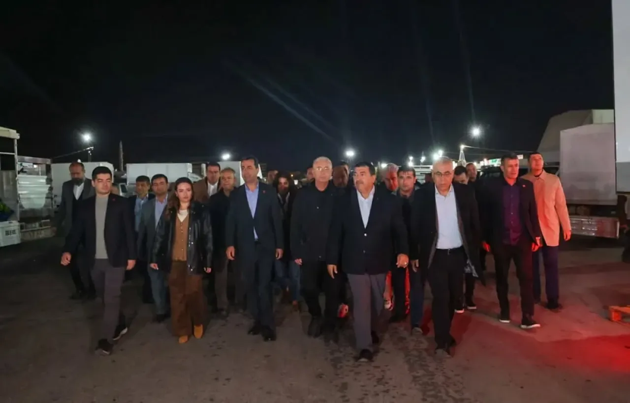 CHP'li İsmail Hakkı Turan: CHP Antalya İl Başkanlığı Toptancı Hali'nde Esnafın Sorunlarını Yerinde İnceledi CHP'li İsmail Hakkı Turan: CHP Antalya İl Başkanlığı Toptancı Hali'nde Esnafın Sorunlarını Yerinde İnceledi