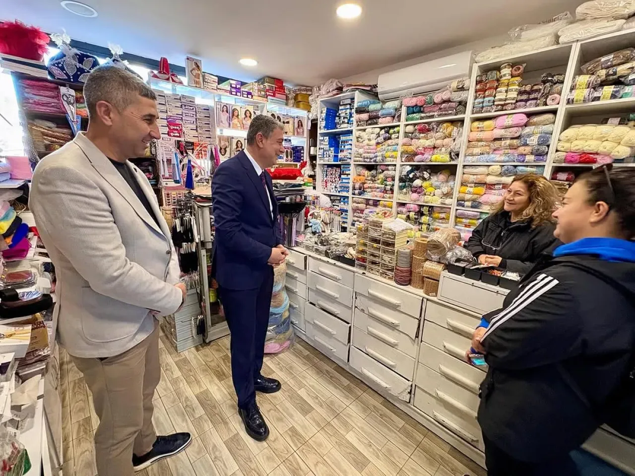 Çatalca'da Kaymakamlık ve Esnaf Odası Başkanı'ndan Esnaf Ziyareti Çatalca'da Kaymakamlık ve Esnaf Odası Başkanı'ndan Esnaf Ziyareti