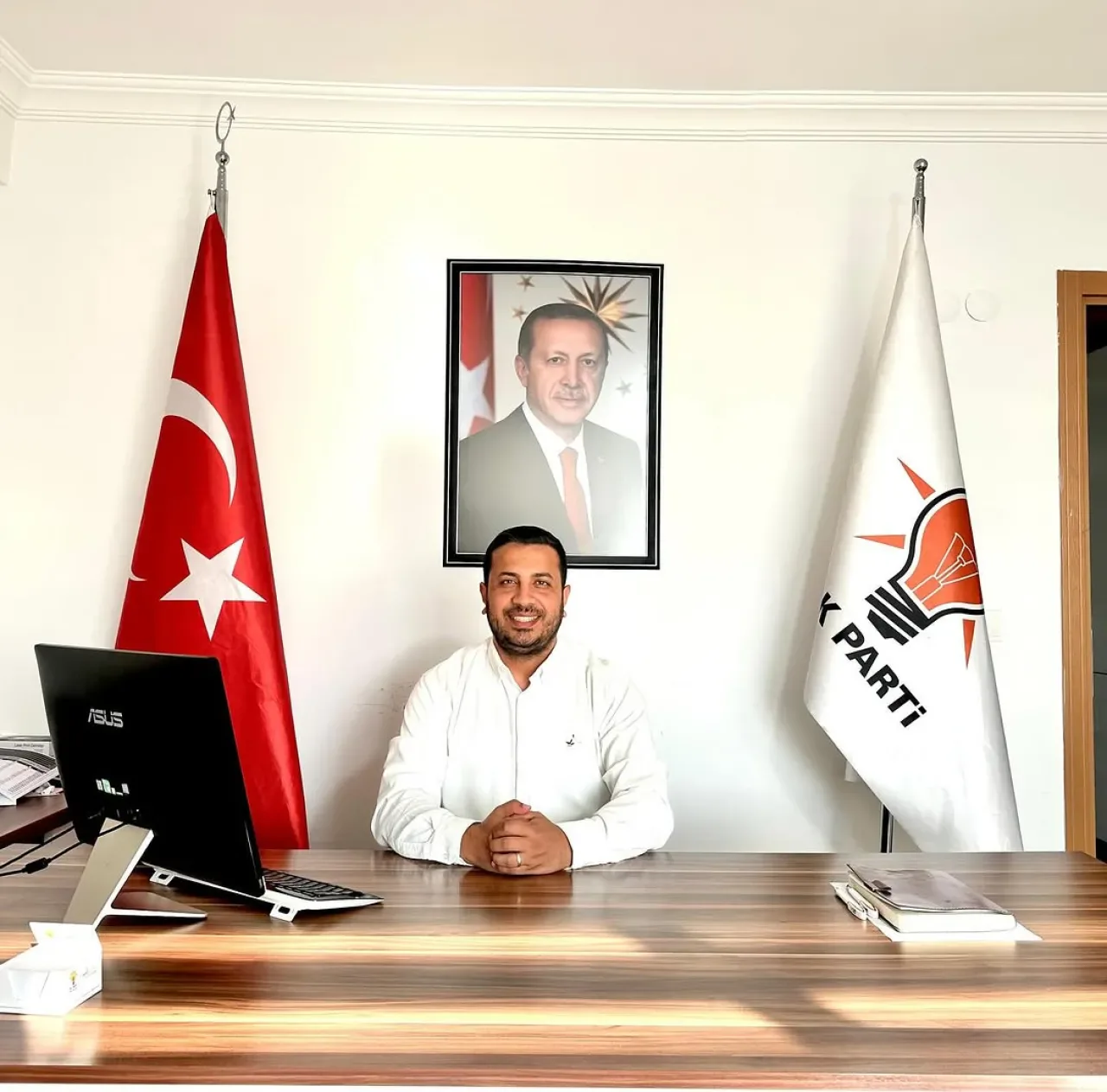 AK Parti Serik İlçe Başkanlığı'nda Nöbetçi Yönetim Kurulu Üyemiz İsmail Yeken Görevine Başladı AK Parti Serik İlçe Başkanlığı'nda Nöbetçi Yönetim Kurulu Üyemiz İsmail Yeken Görevine Başladı