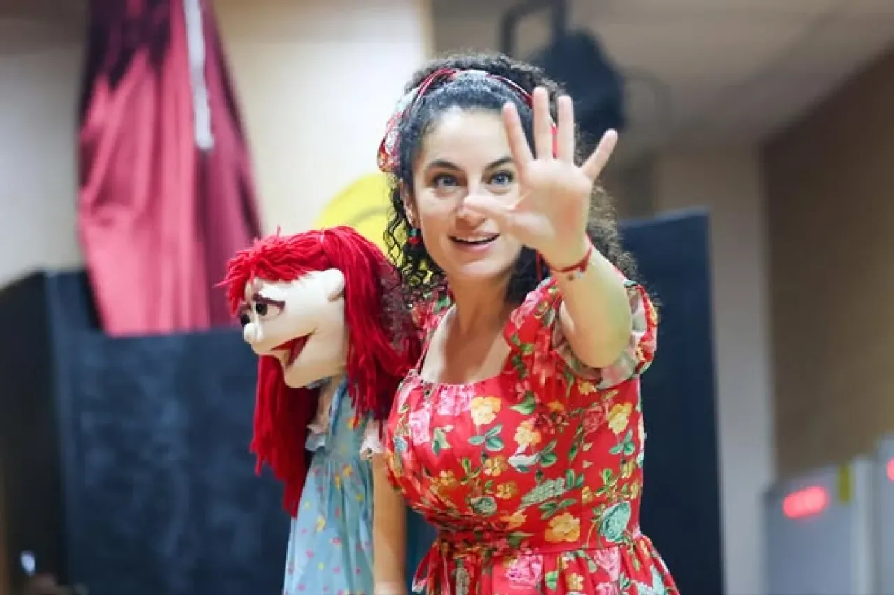 Bucalı Çocuklar Ara Tatilde "Ecem ile Çilek" Oyunu ile Eğlendi Bucalı Çocuklar Ara Tatilde "Ecem ile Çilek" Oyunu ile Eğlendi