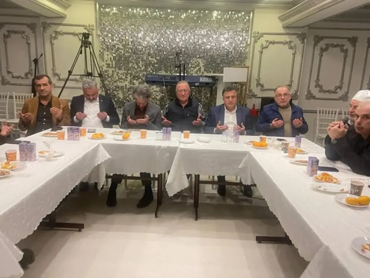 Bayrampaşa'da AK Parti, Mahalle Toplantılarıyla Yeni Dönem Stratejisini Belirliyor Bayrampaşa'da AK Parti, Mahalle Toplantılarıyla Yeni Dönem Stratejisini Belirliyor