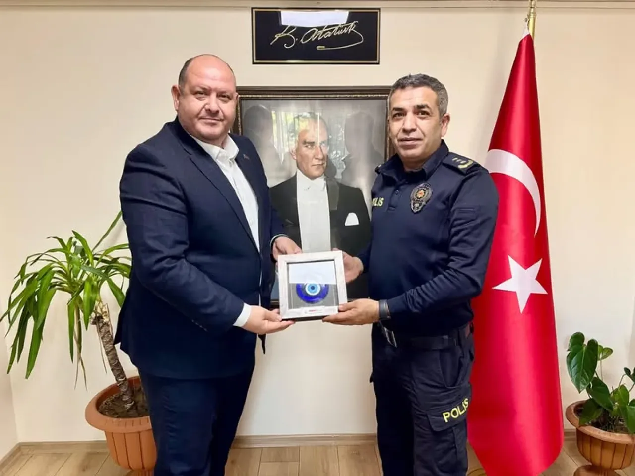 İzmir Menderes'e Yeni Emniyet Müdürü Atandı İzmir Menderes'e Yeni Emniyet Müdürü Atandı