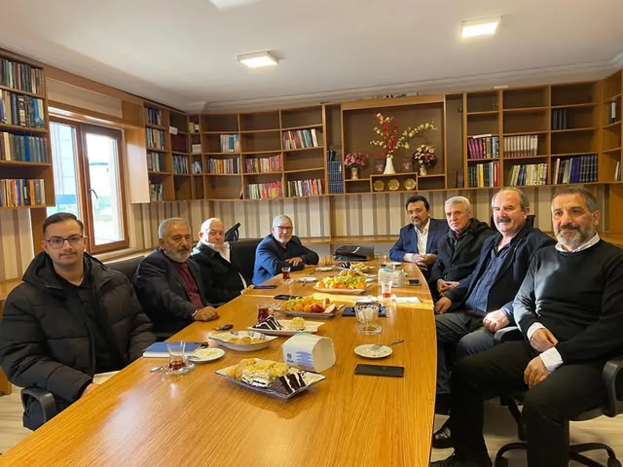 AK Parti Silivri İlçe Teşkilatı'ndan Uygur İlim Marifet Vakfı'na Ziyaret AK Parti Silivri İlçe Teşkilatı'ndan Uygur İlim Marifet Vakfı'na Ziyaret