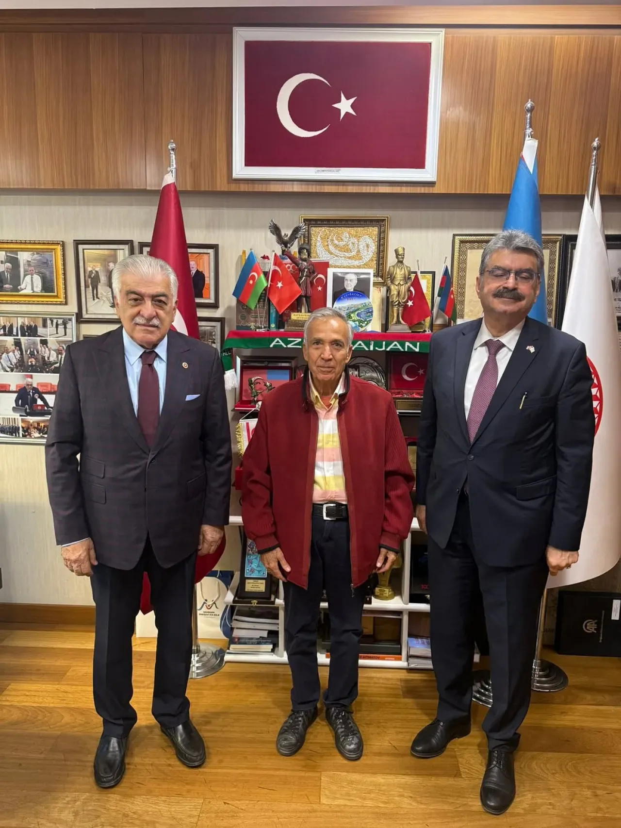 Yavuz Donat, TBMM'de Milletvekillerini Ziyaret Etti Yavuz Donat, TBMM'de Milletvekillerini Ziyaret Etti
