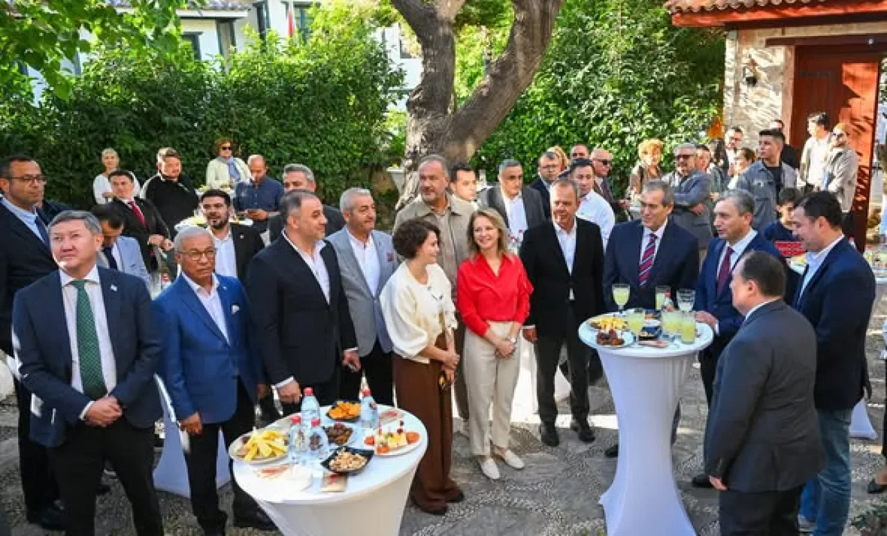 Antalya'da Dünyanın En Küçük Eserlerinin Sergilendiği Mikro Minyatür Müzesi Açıldı Antalya'da Dünyanın En Küçük Eserlerinin Sergilendiği Mikro Minyatür Müzesi Açıldı