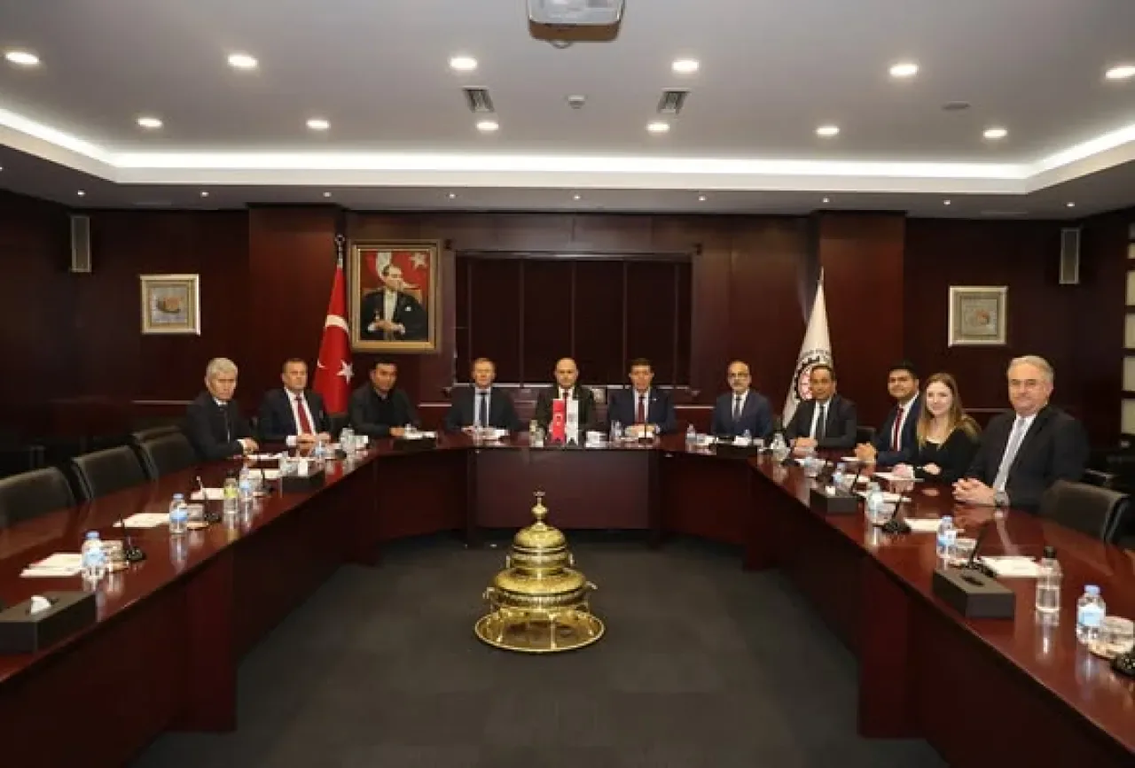 Kırgızistan Narın Valisi Gaziantep'te İş Birliği Görüşmelerinde Bulundu Kırgızistan Narın Valisi Gaziantep'te İş Birliği Görüşmelerinde Bulundu