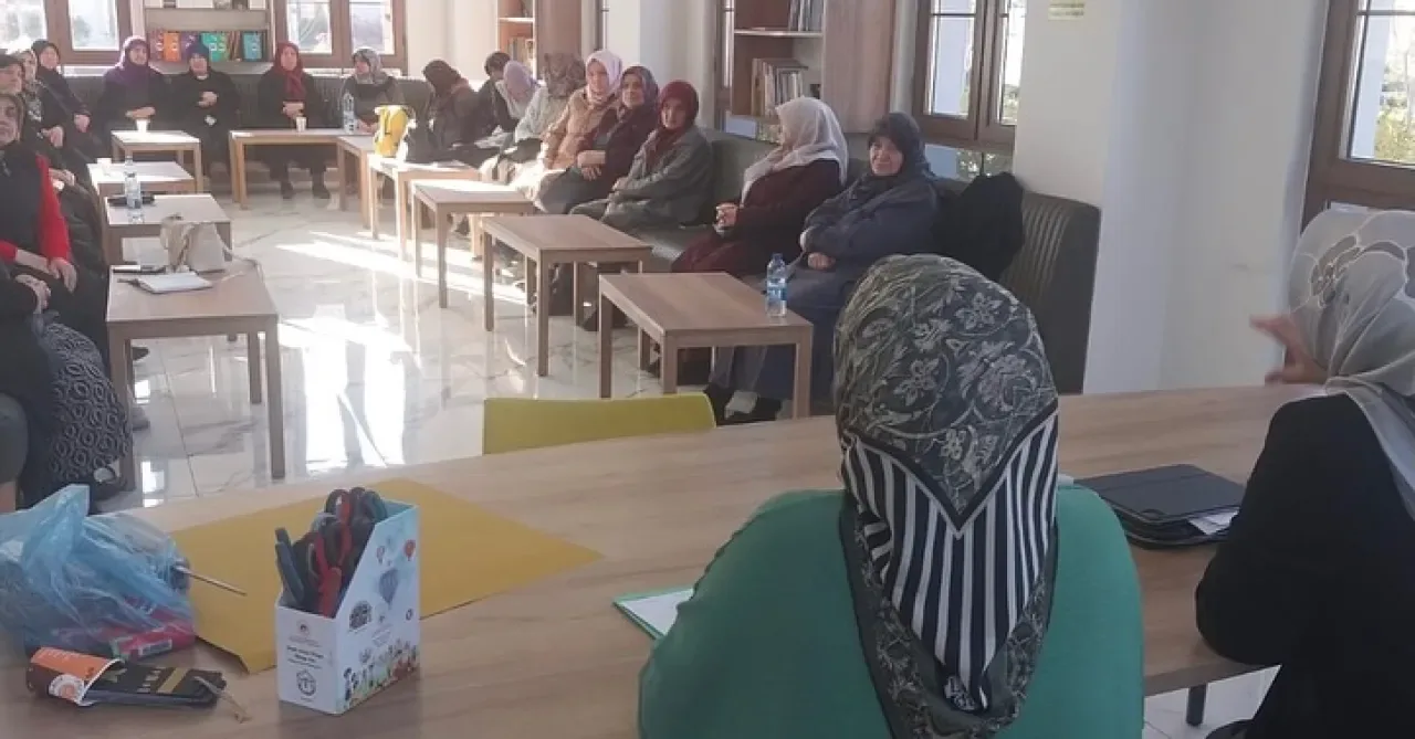 Kızılcahamam'da Kadınlara Özel Kitap Ayracı Çalışması Kızılcahamam'da Kadınlara Özel Kitap Ayracı Çalışması